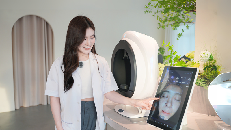 Empowering Precision in Skincare Consultation